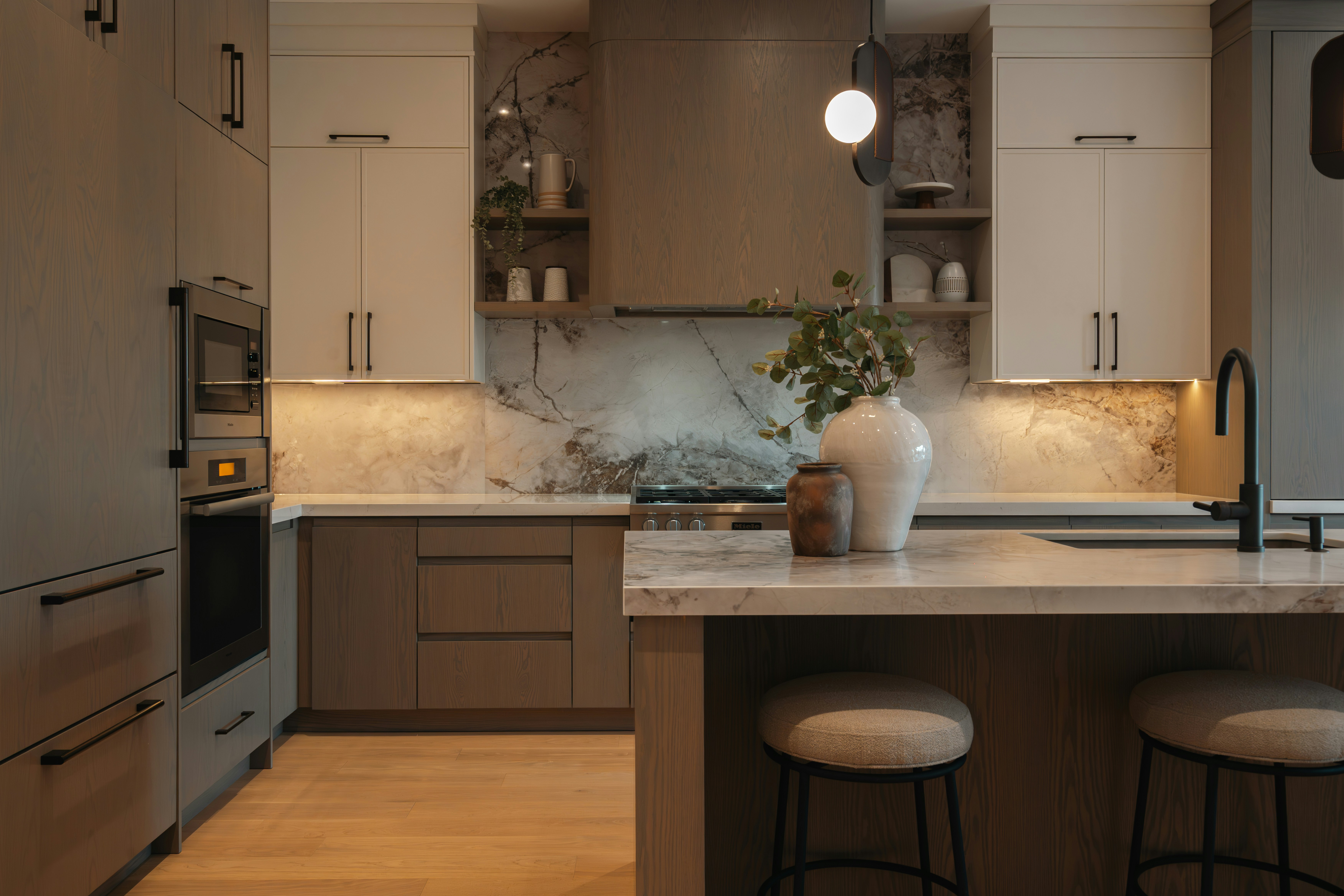 Luxury kitchen renovation by Luxora